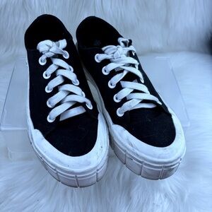 MAD LOVE SNEAKERS SIZE 8